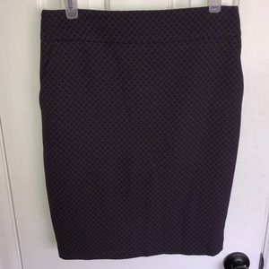 Patterned pencil skirt